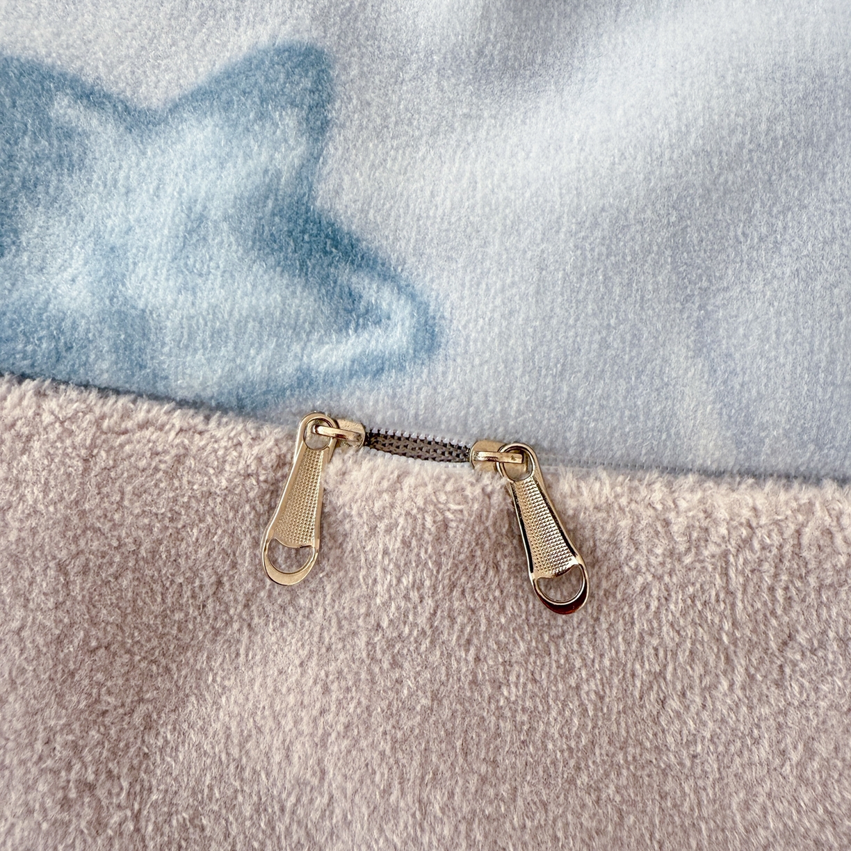 91家纺网 家纺一手货源 找家纺 典曼家纺 2025新款印花海獭绒加厚保暖四件套 星星月亮-蓝