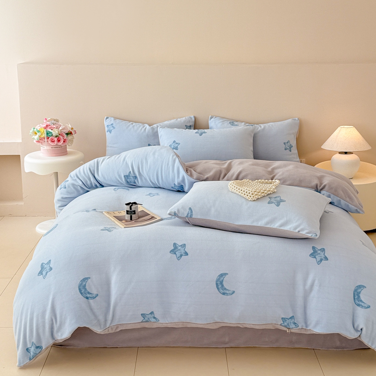 91家纺网 家纺一手货源 找家纺 典曼家纺 2025新款印花海獭绒加厚保暖四件套 星星月亮-蓝