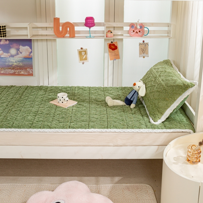 91家纺网 家纺一手货源 找家纺 暖芯优选 2025新款上下铺塔芙绒床垫 橄榄绿