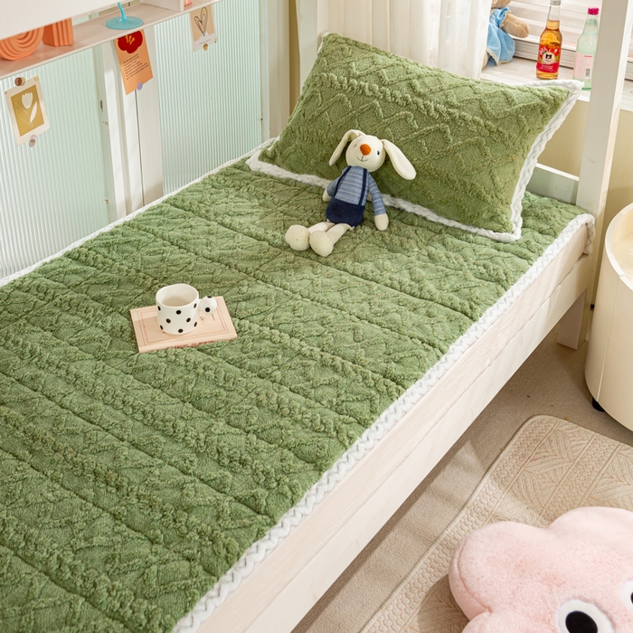 91家纺网 家纺一手货源 找家纺 暖芯优选 2025新款上下铺塔芙绒床垫 橄榄绿