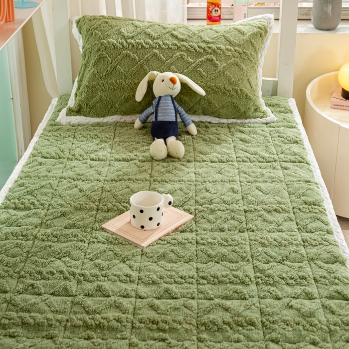 91家纺网 家纺一手货源 找家纺 暖芯优选 2025新款上下铺塔芙绒床垫 橄榄绿