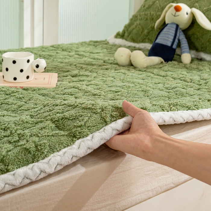 91家纺网 家纺一手货源 找家纺 暖芯优选 2025新款上下铺塔芙绒床垫 橄榄绿