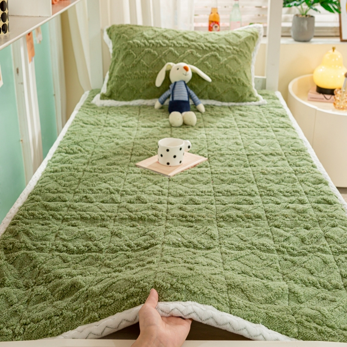 91家纺网 家纺一手货源 找家纺 暖芯优选 2025新款上下铺塔芙绒床垫 橄榄绿