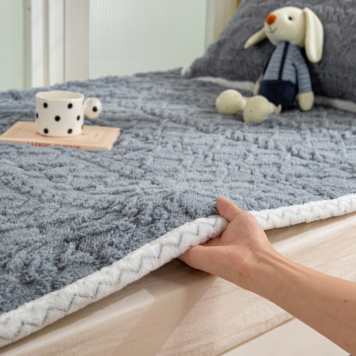 91家纺网 家纺一手货源 找家纺 暖芯优选 2025新款上下铺塔芙绒床垫 高级灰