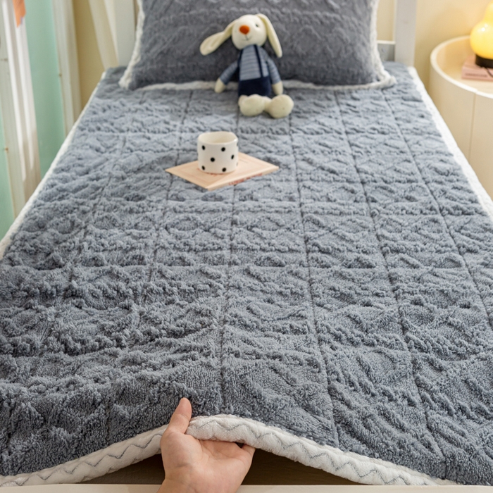 91家纺网 家纺一手货源 找家纺 暖芯优选 2025新款上下铺塔芙绒床垫 高级灰