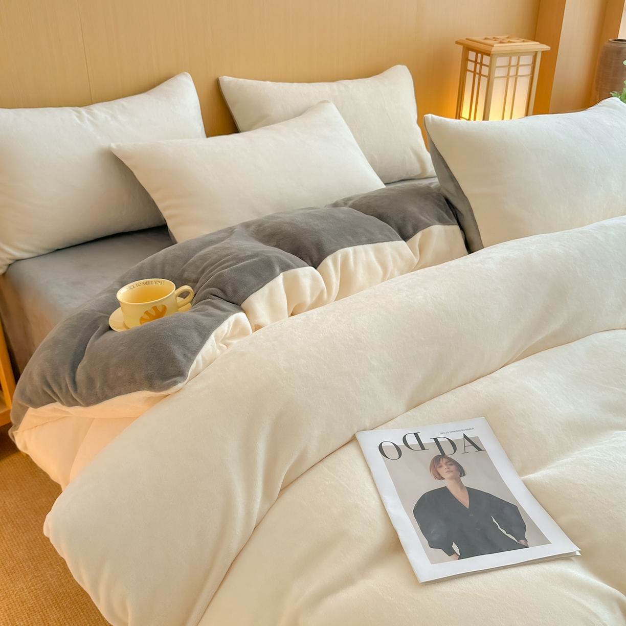 91家纺网 家纺一手货源 找家纺 小懒猪 2025新款220克A类牛奶绒纯色双拼四件套（提供买家秀） 奶白钛灰