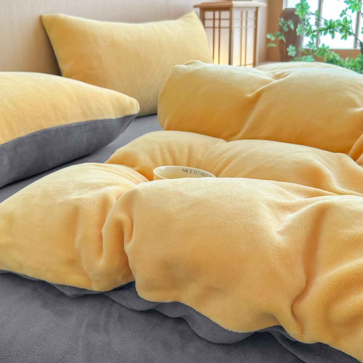 91家纺网 家纺一手货源 找家纺 小懒猪 2025新款220克A类牛奶绒纯色双拼四件套（提供买家秀） 芒果灰