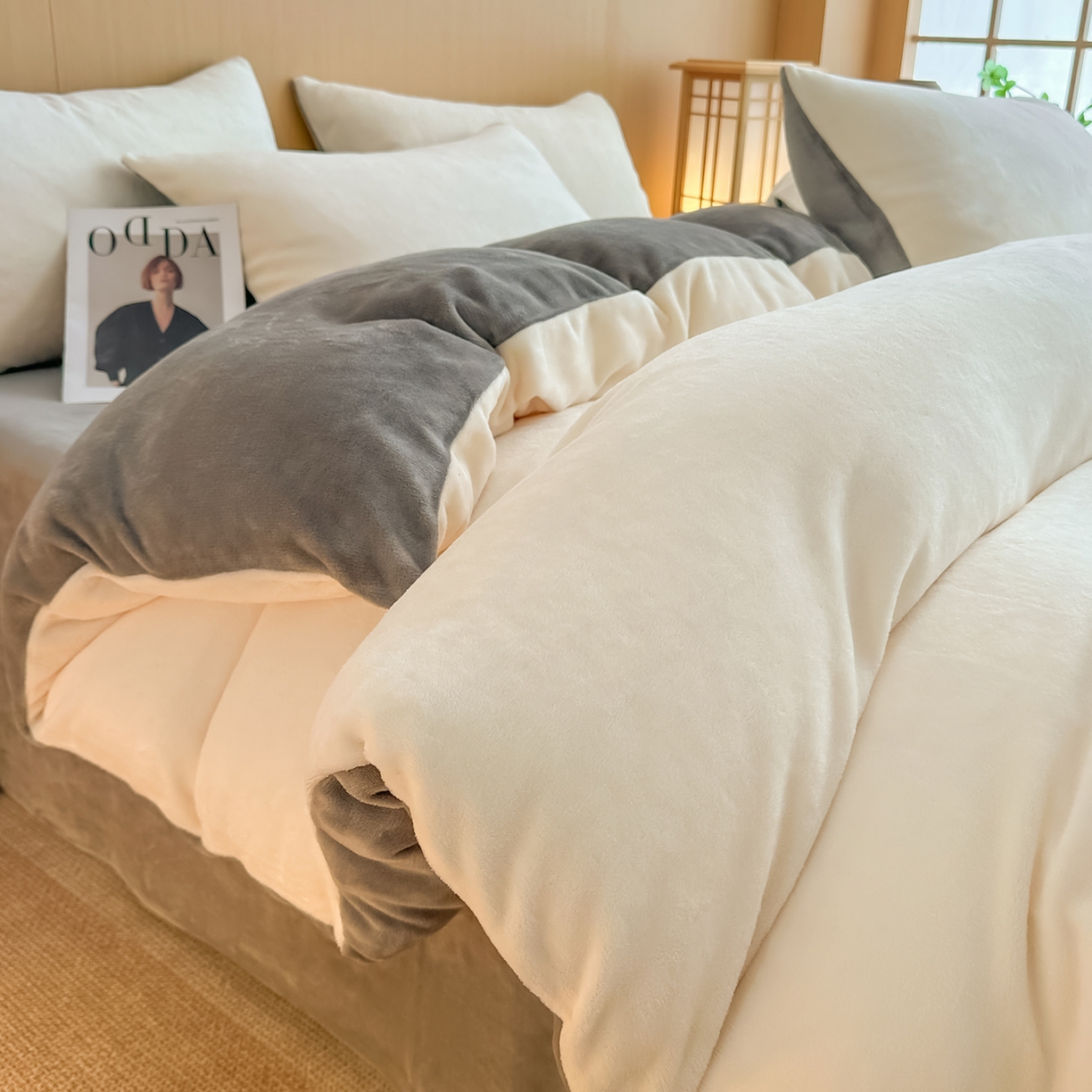 91家纺网 家纺一手货源 找家纺 小懒猪 2025新款220克A类牛奶绒纯色双拼四件套（提供买家秀） 奶白钛灰