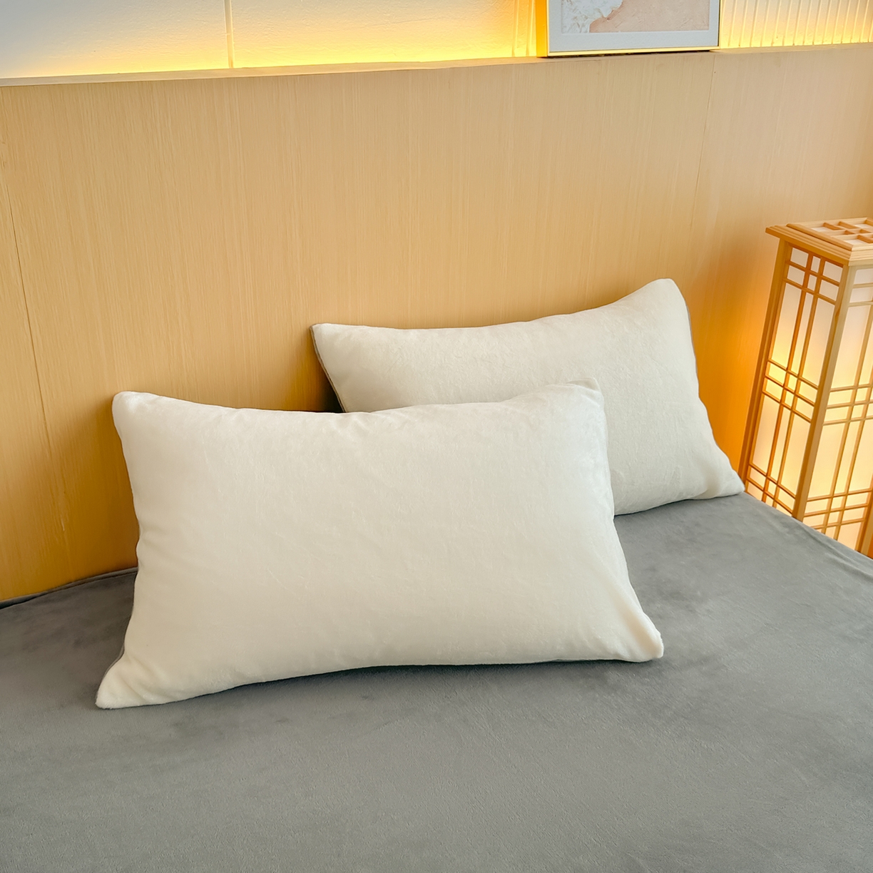 91家纺网 家纺一手货源 找家纺 小懒猪 2025新款220克A类牛奶绒纯色双拼四件套（提供买家秀） 奶白钛灰