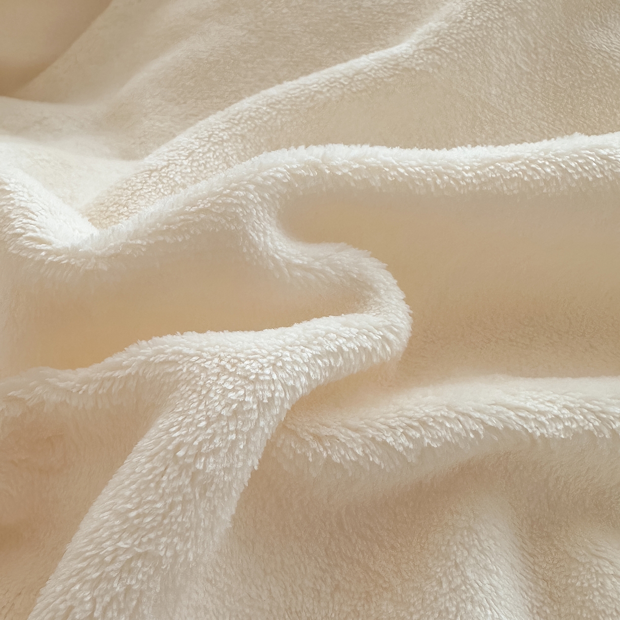 91家纺网 家纺一手货源 找家纺 小懒猪 2025新款220克A类牛奶绒纯色双拼四件套（提供买家秀） 奶白紫