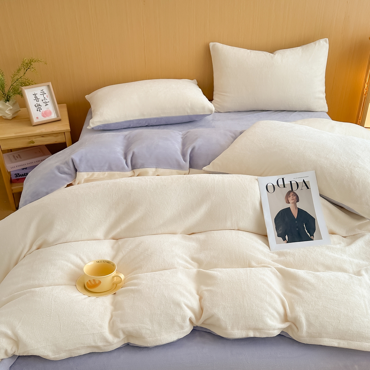 91家纺网 家纺一手货源 找家纺 小懒猪 2025新款220克A类牛奶绒纯色双拼四件套（提供买家秀） 奶白紫