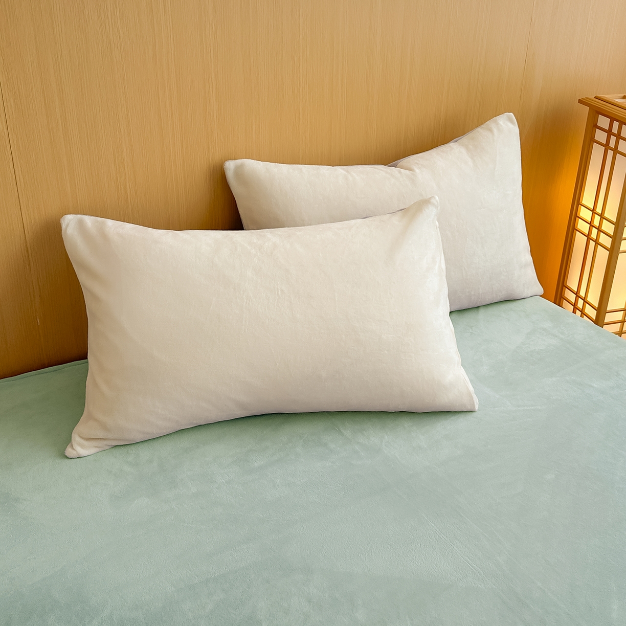 91家纺网 家纺一手货源 找家纺 小懒猪 2025新款220克A类牛奶绒纯色双拼四件套（提供买家秀） 奶白绿