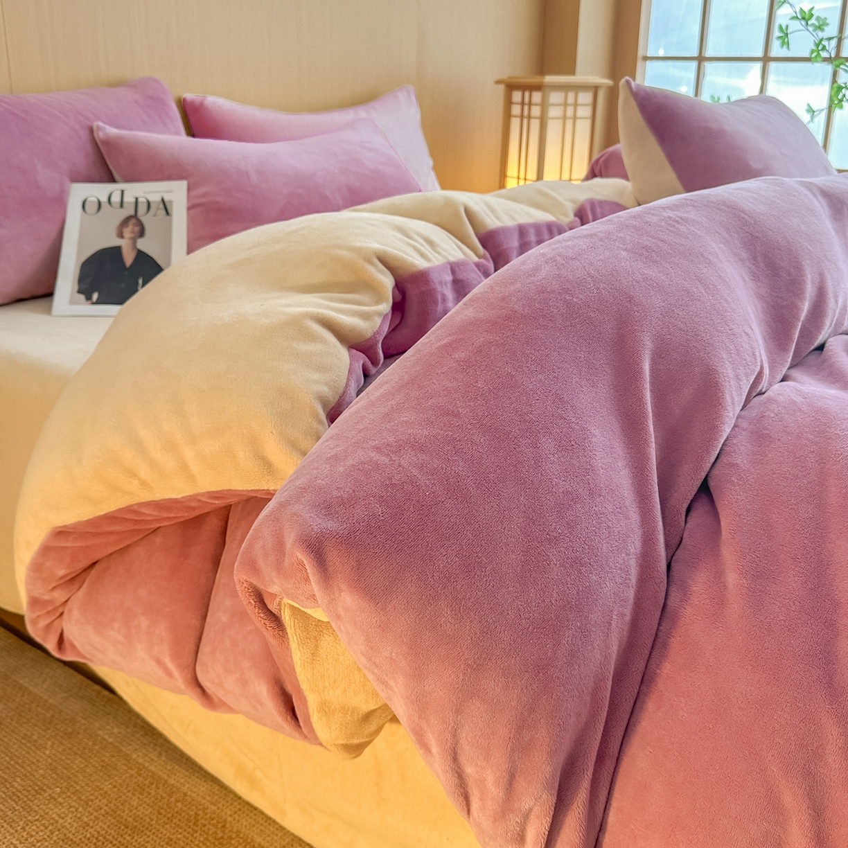 91家纺网 家纺一手货源 找家纺 小懒猪 2025新款220克A类牛奶绒纯色双拼四件套（提供买家秀） 紫粉咖