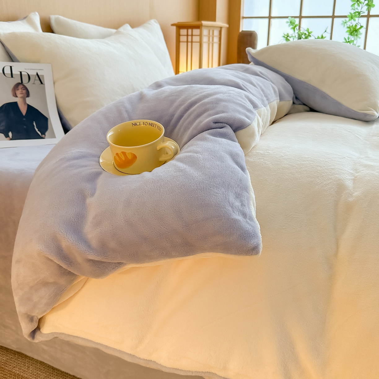 91家纺网 家纺一手货源 找家纺 小懒猪 2025新款220克A类牛奶绒纯色双拼四件套（提供买家秀） 奶白紫