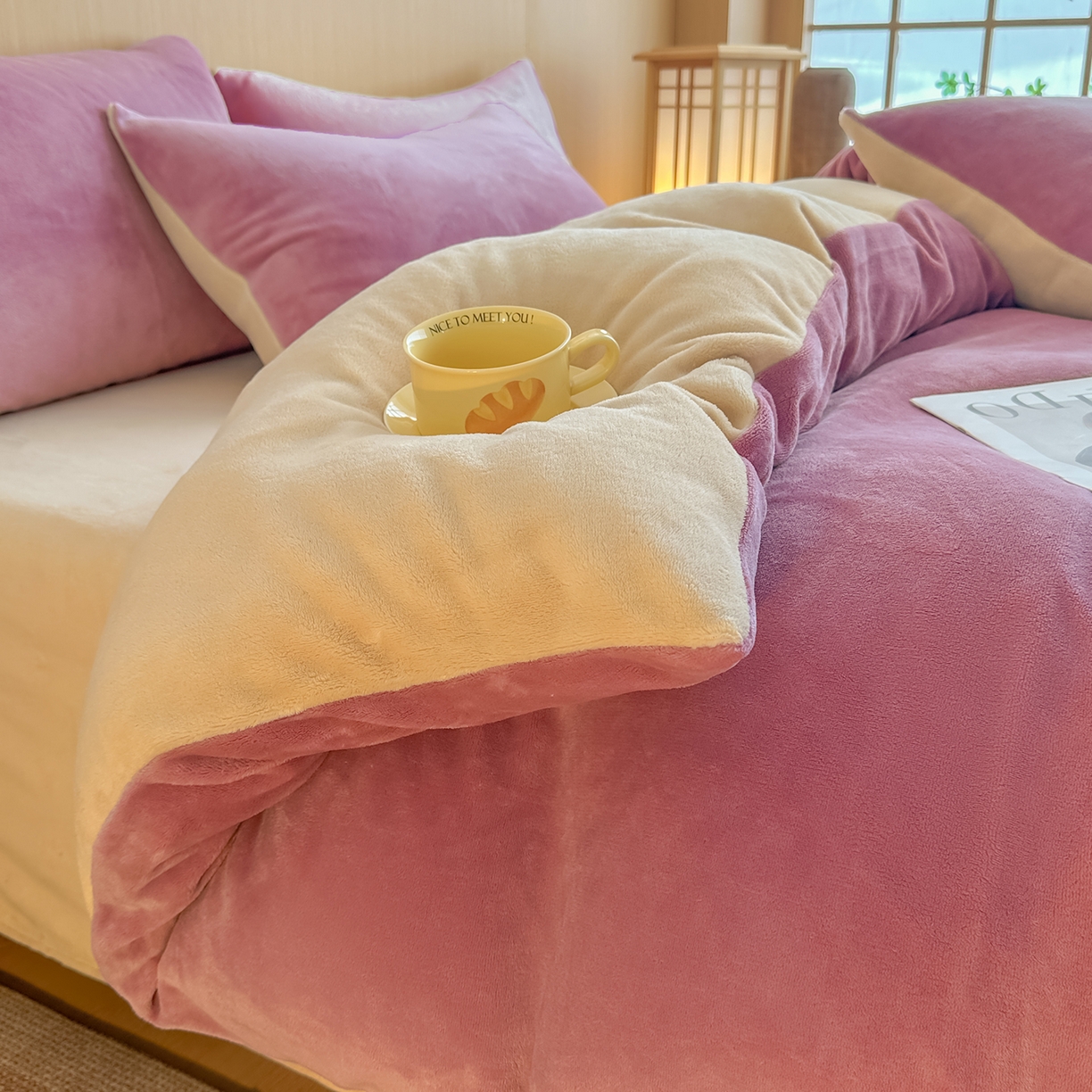 91家纺网 家纺一手货源 找家纺 小懒猪 2025新款220克A类牛奶绒纯色双拼四件套（提供买家秀） 紫粉咖