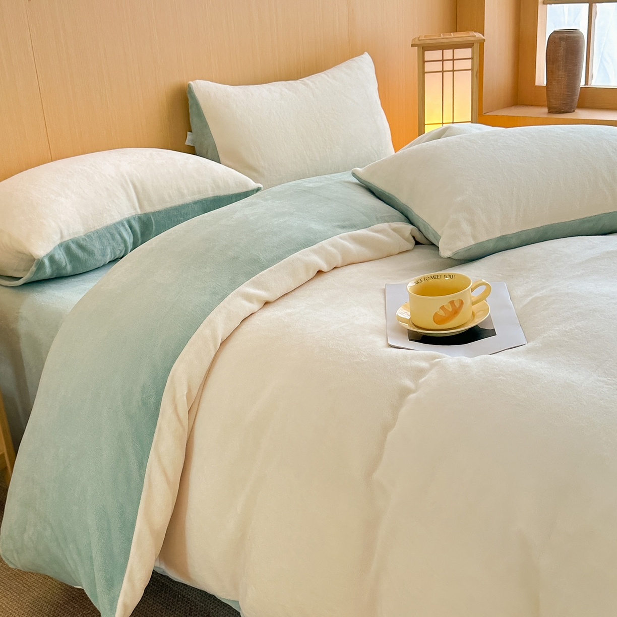 91家纺网 家纺一手货源 找家纺 小懒猪 2025新款220克A类牛奶绒纯色双拼四件套（提供买家秀） 奶白绿