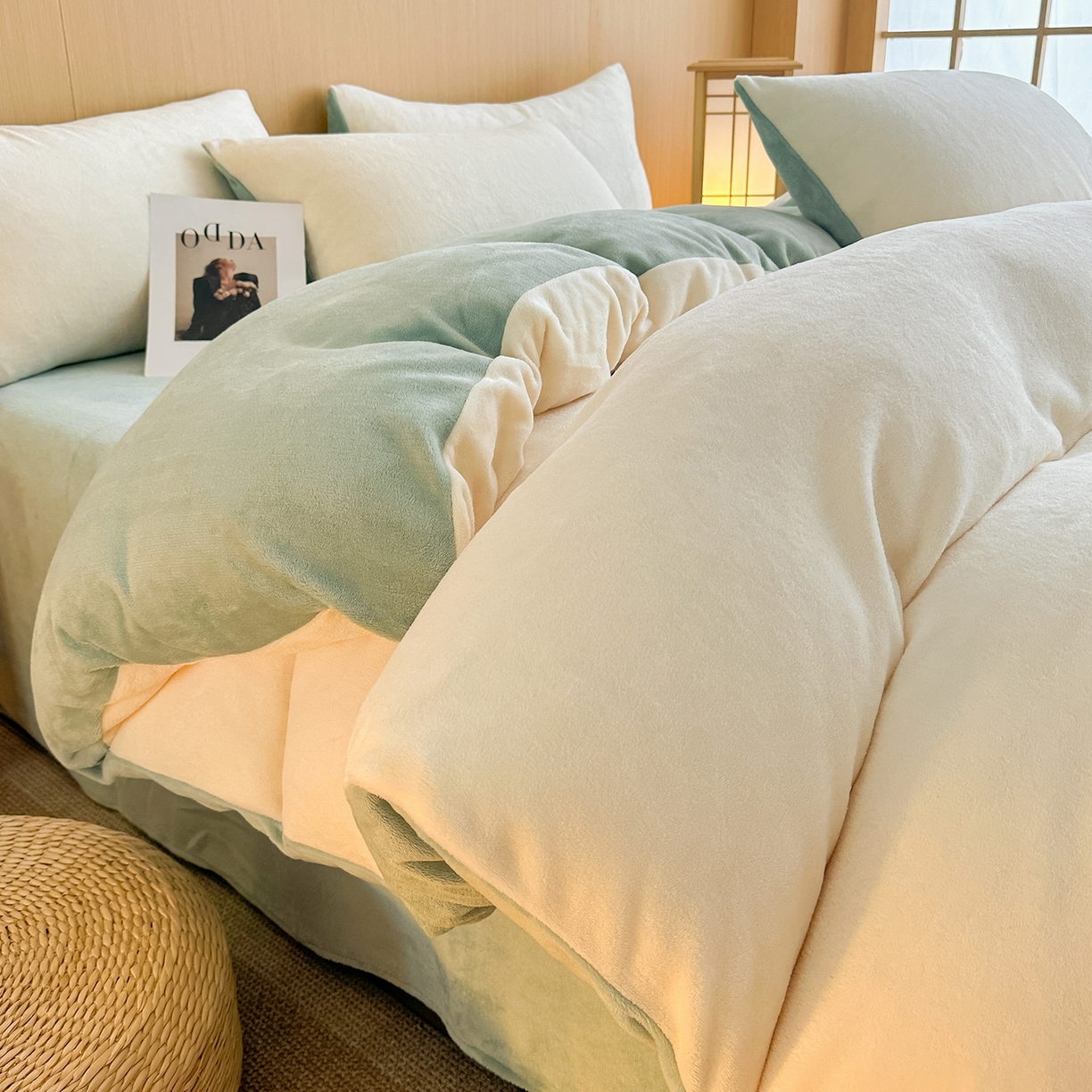 91家纺网 家纺一手货源 找家纺 小懒猪 2025新款220克A类牛奶绒纯色双拼四件套（提供买家秀） 奶白绿