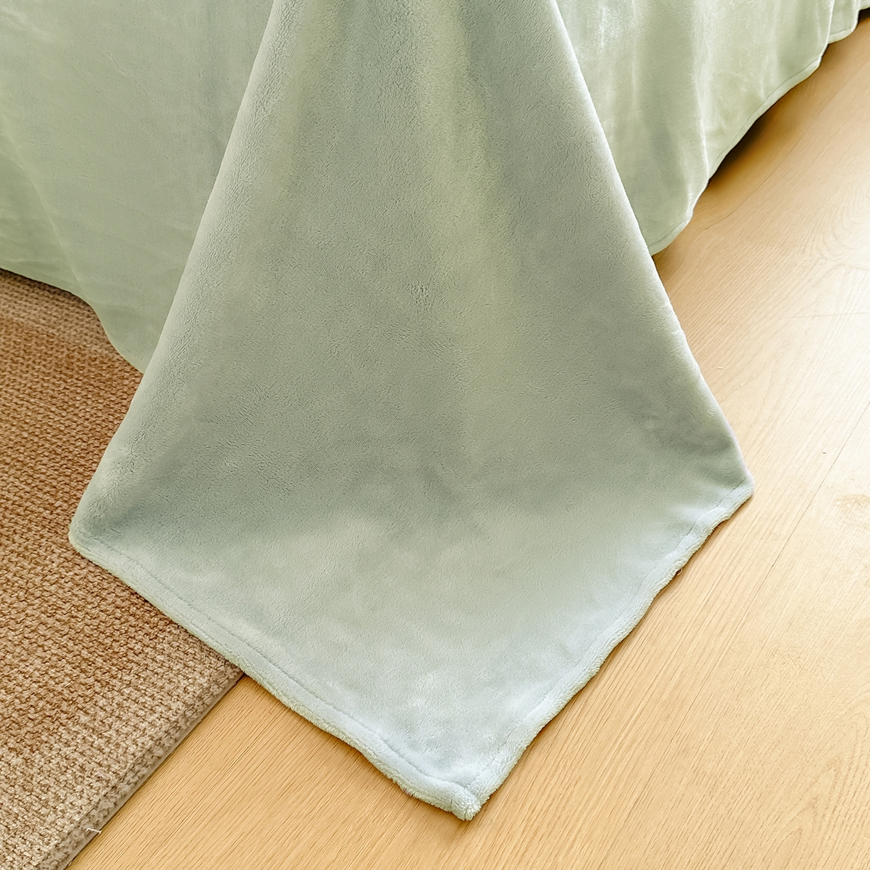 91家纺网 家纺一手货源 找家纺 小懒猪 2025新款220克A类牛奶绒纯色双拼四件套（提供买家秀） 奶白绿