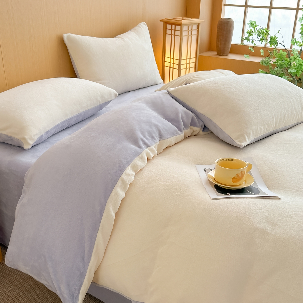 91家纺网 家纺一手货源 找家纺 小懒猪 2025新款220克A类牛奶绒纯色双拼四件套（提供买家秀） 奶白紫