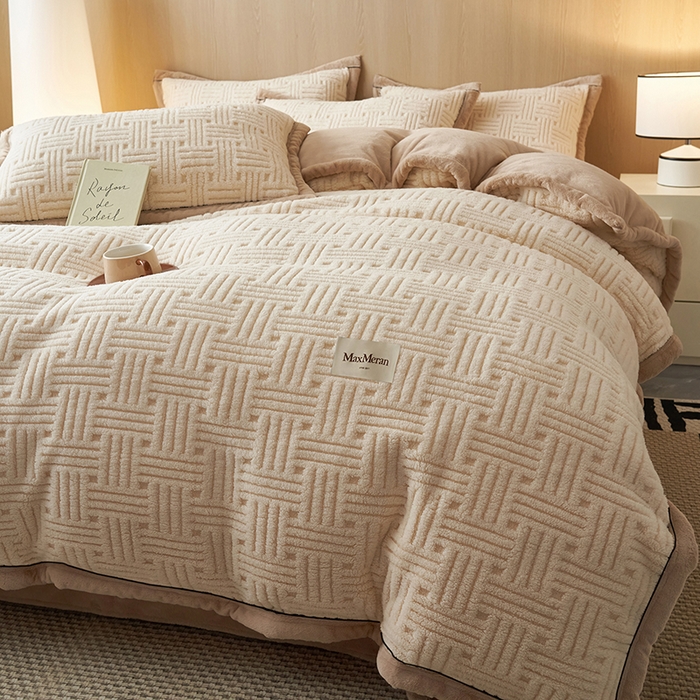 91家纺网 家纺一手货源 找家纺 晨曦家纺 2025新款230克加厚保暖塔芙绒牛奶绒四件套法兰绒 简爱-奶咖