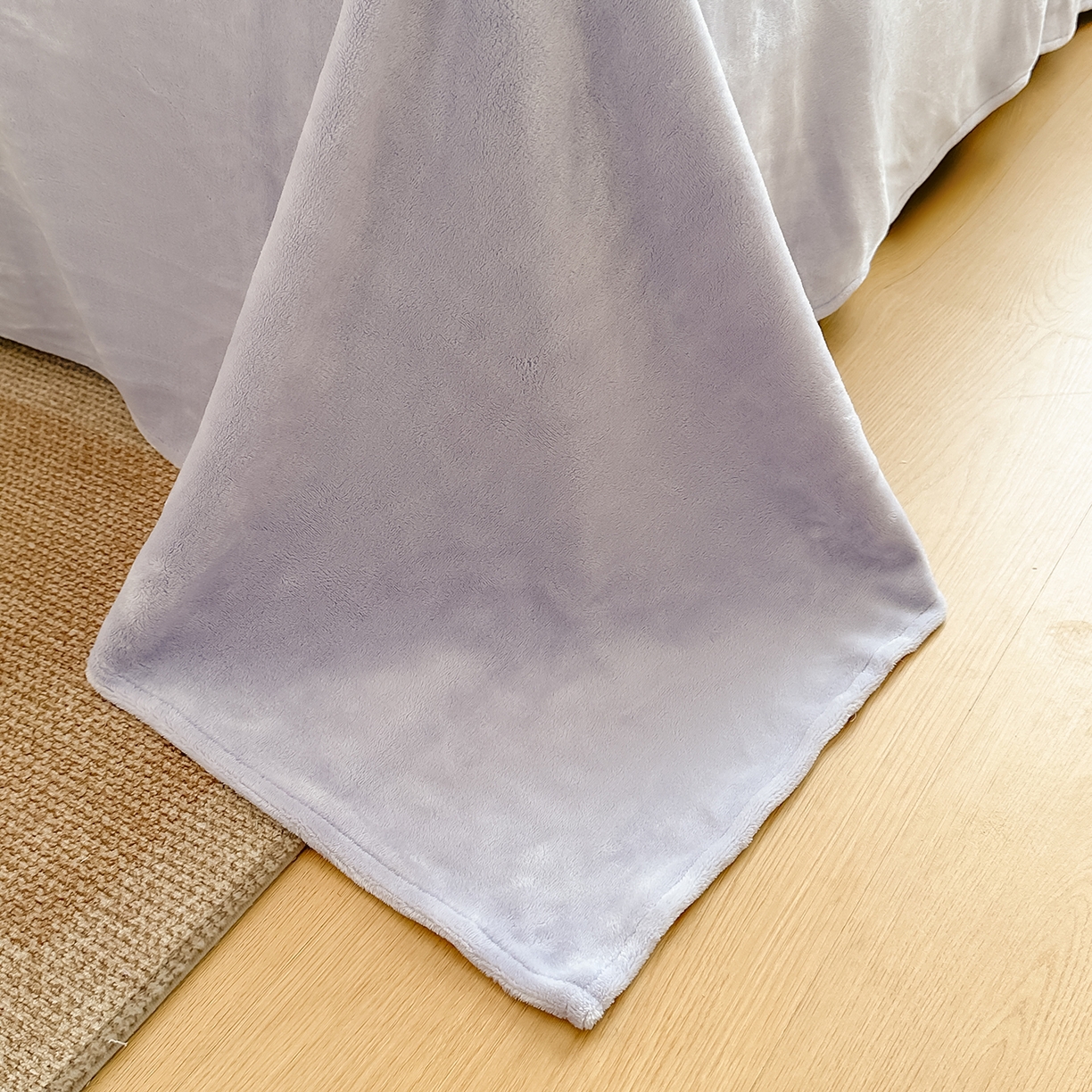 91家纺网 家纺一手货源 找家纺 小懒猪 2025新款220克A类牛奶绒纯色双拼四件套（提供买家秀） 奶白紫