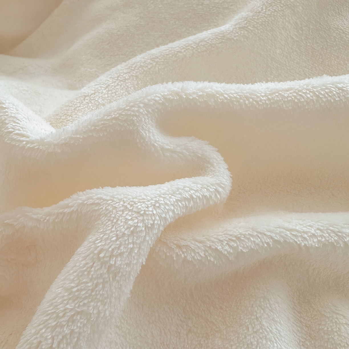 91家纺网 家纺一手货源 找家纺 小懒猪 2025新款220克A类牛奶绒纯色双拼四件套（提供买家秀） 奶白绿