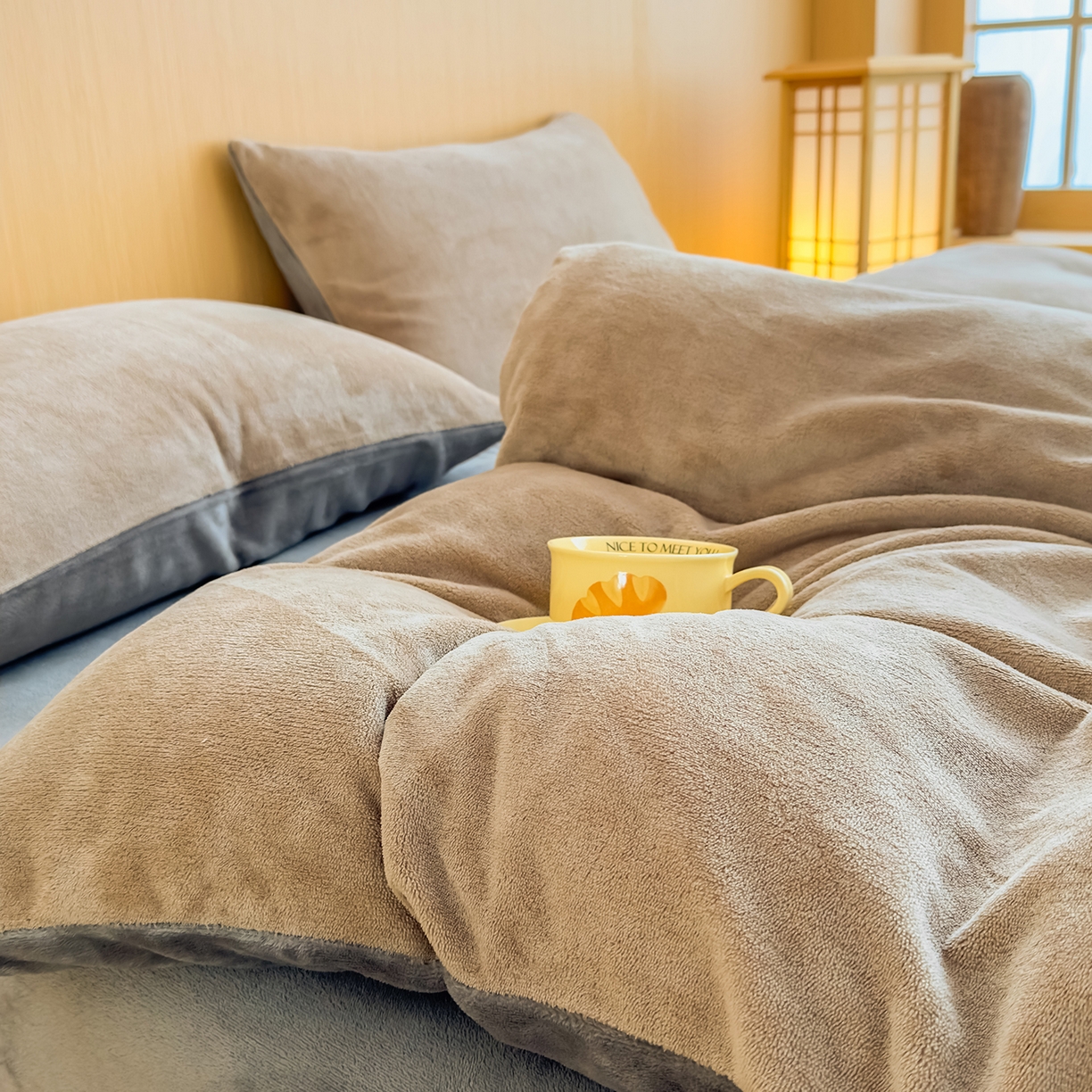 91家纺网 家纺一手货源 找家纺 小懒猪 2025新款220克A类牛奶绒纯色双拼四件套（提供买家秀） 咖钛灰