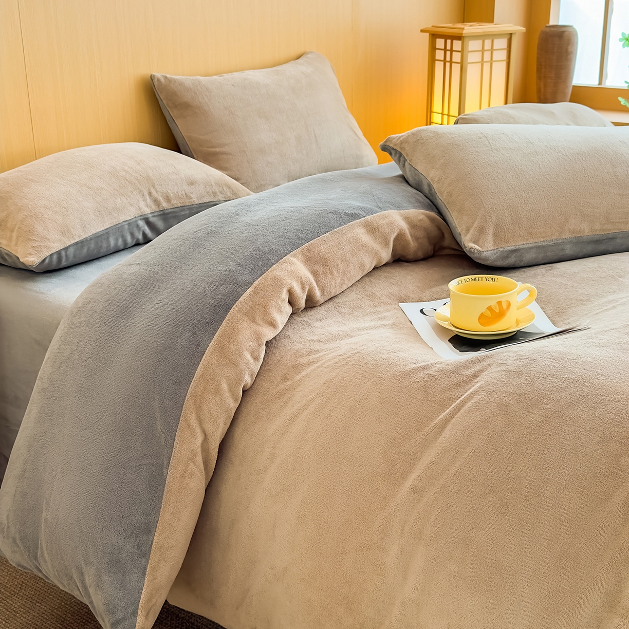 91家纺网 家纺一手货源 找家纺 小懒猪 2025新款220克A类牛奶绒纯色双拼四件套（提供买家秀） 咖钛灰