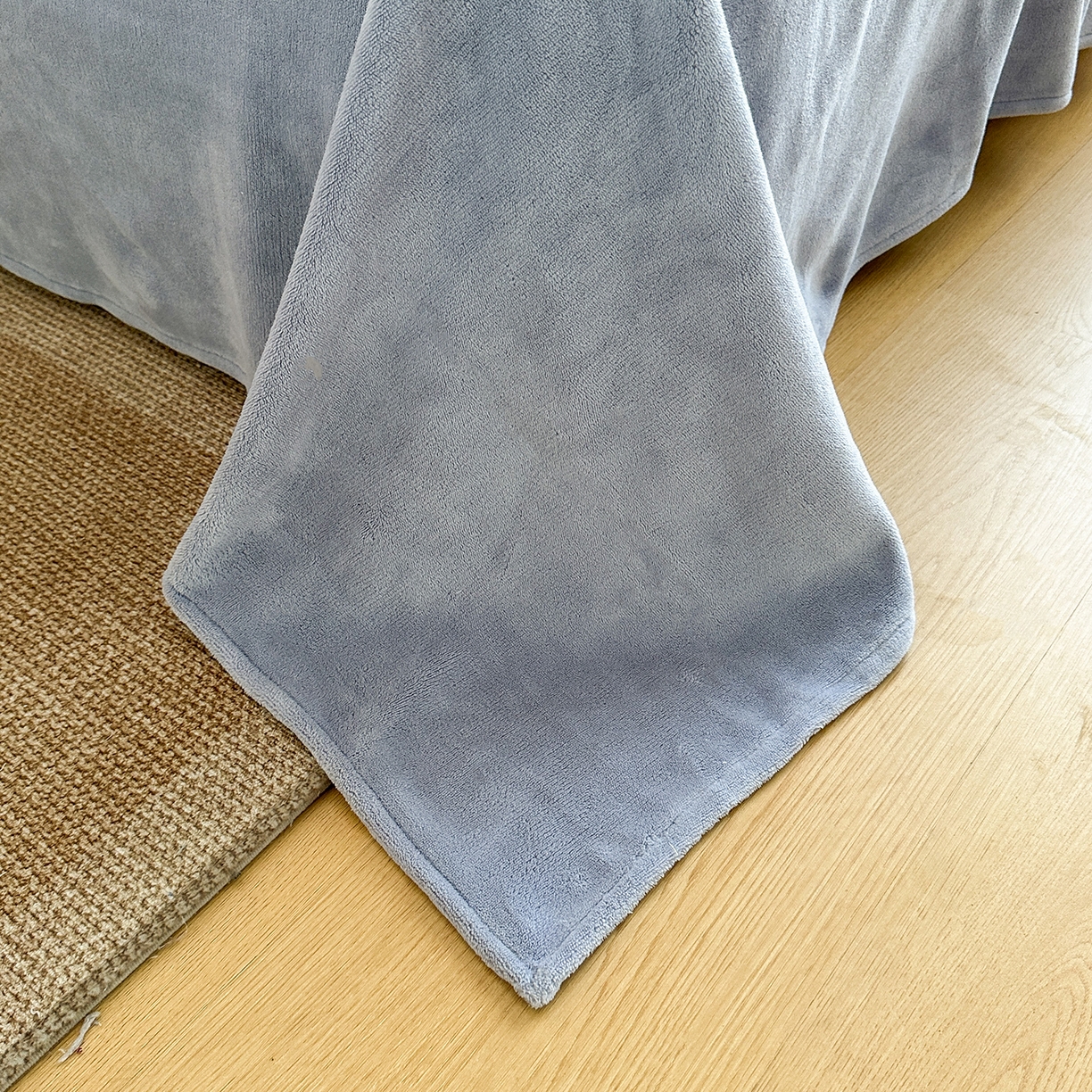 91家纺网 家纺一手货源 找家纺 小懒猪 2025新款220克A类牛奶绒纯色双拼四件套（提供买家秀） 蓝灰