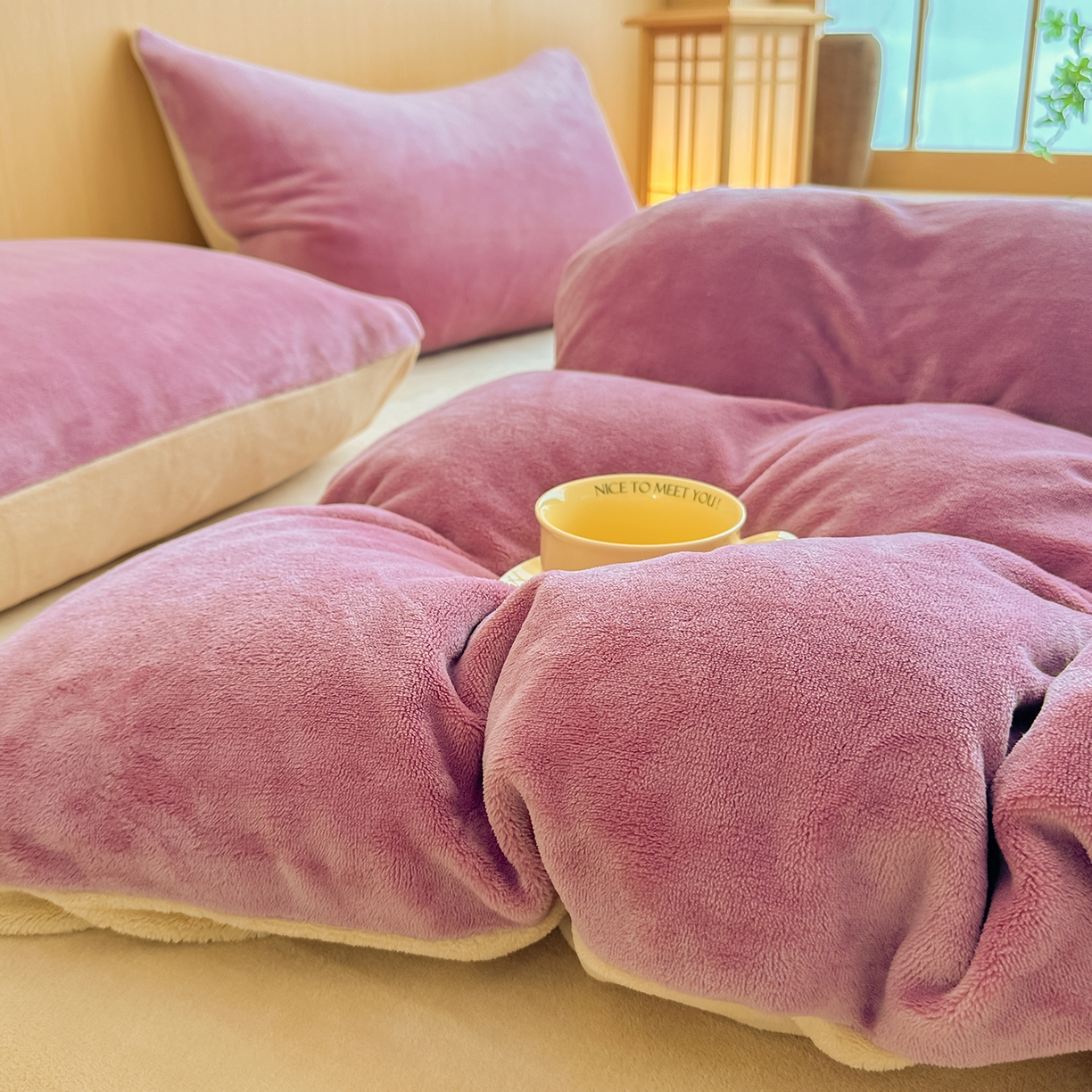 91家纺网 家纺一手货源 找家纺 小懒猪 2025新款220克A类牛奶绒纯色双拼四件套（提供买家秀） 紫粉咖