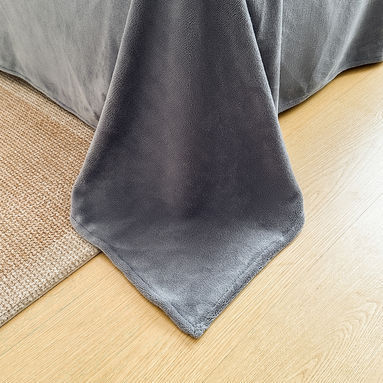 91家纺网 家纺一手货源 找家纺 小懒猪 2025新款220克A类牛奶绒纯色双拼四件套（提供买家秀） 芒果灰