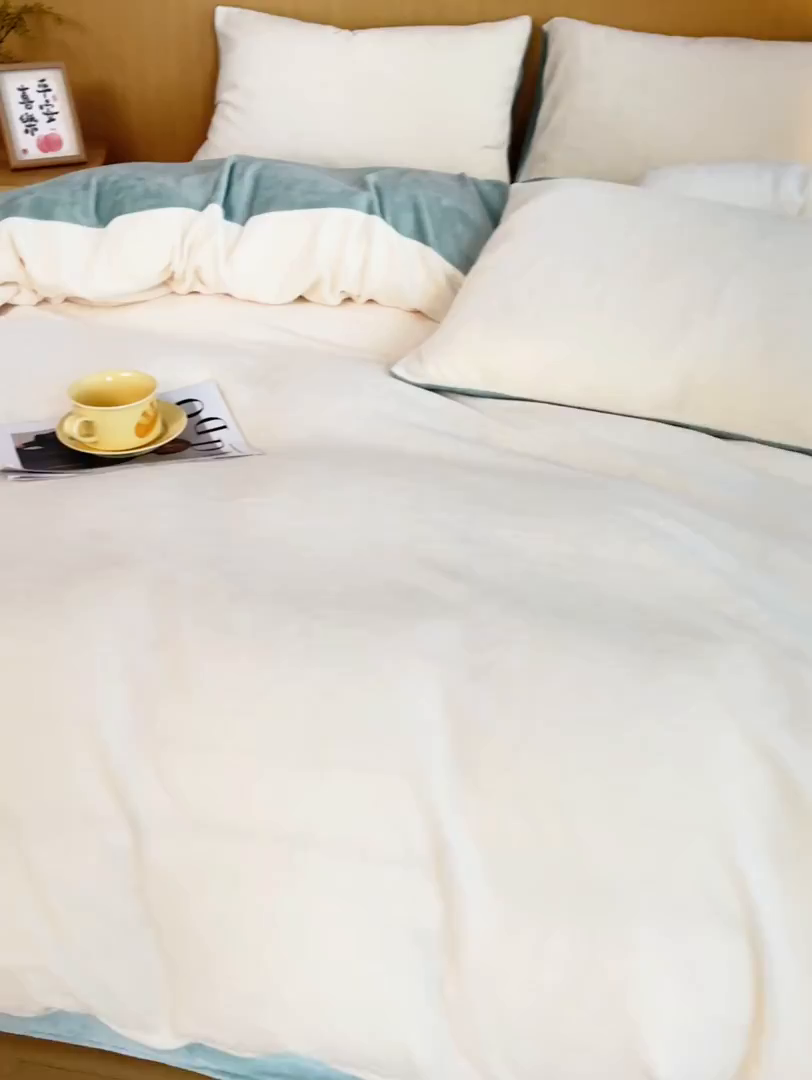 91家纺网 家纺一手货源 找家纺 小懒猪 2025新款220克A类牛奶绒纯色双拼四件套（提供买家秀） 奶白绿