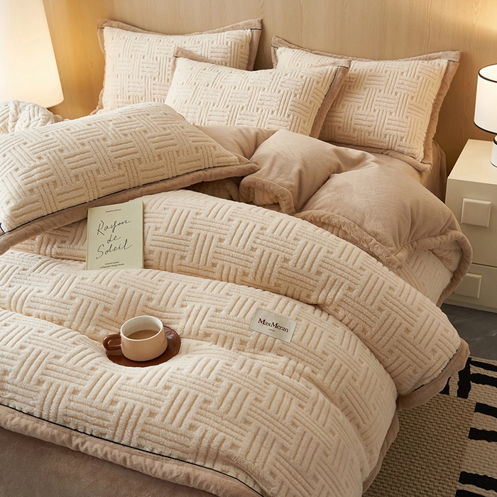 91家纺网 家纺一手货源 找家纺 晨曦家纺 2025新款230克加厚保暖塔芙绒牛奶绒四件套法兰绒 简爱-奶咖