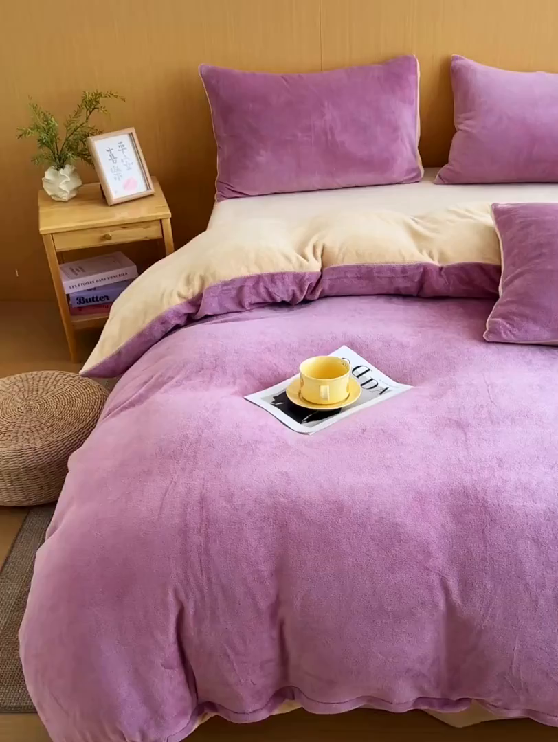 91家纺网 家纺一手货源 找家纺 小懒猪 2025新款220克A类牛奶绒纯色双拼四件套（提供买家秀） 紫粉咖
