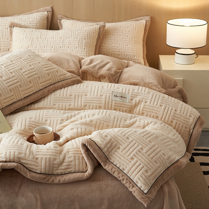 91家纺网 家纺一手货源 找家纺 晨曦家纺 2025新款230克加厚保暖塔芙绒牛奶绒四件套法兰绒 简爱-奶咖