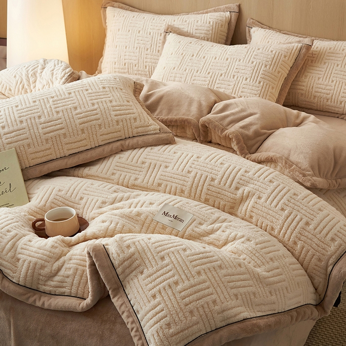 91家纺网 家纺一手货源 找家纺 晨曦家纺 2025新款230克加厚保暖塔芙绒牛奶绒四件套法兰绒 简爱-奶咖