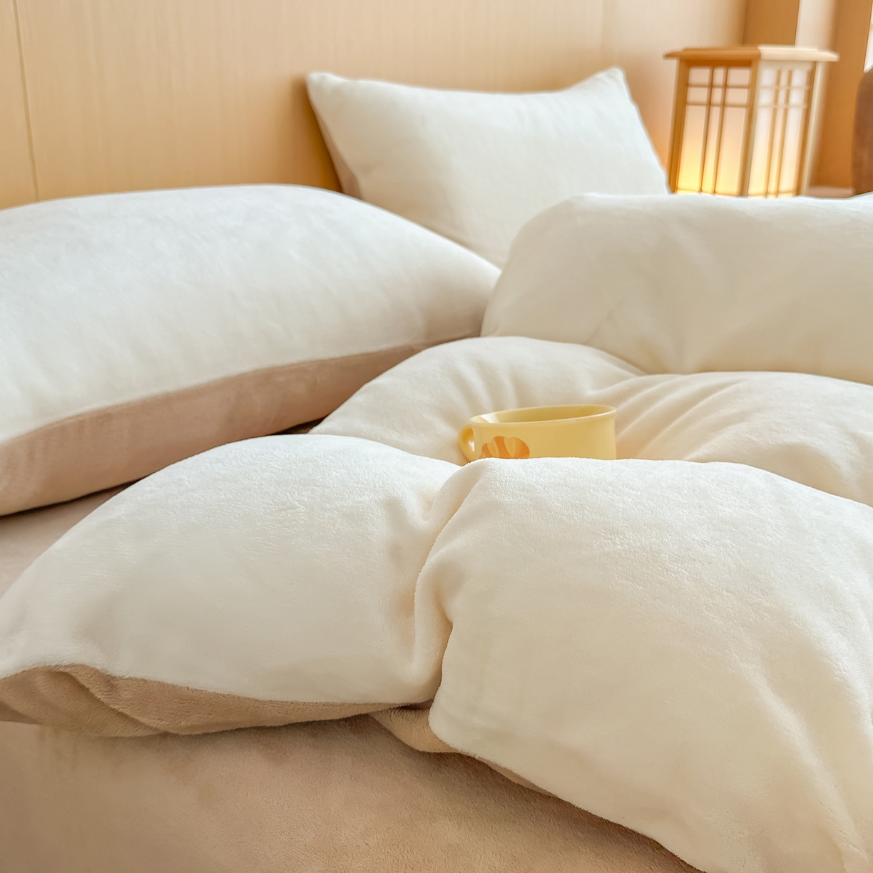 91家纺网 家纺一手货源 找家纺 小懒猪 2025新款220克A类牛奶绒纯色双拼四件套（提供买家秀） 奶白咖
