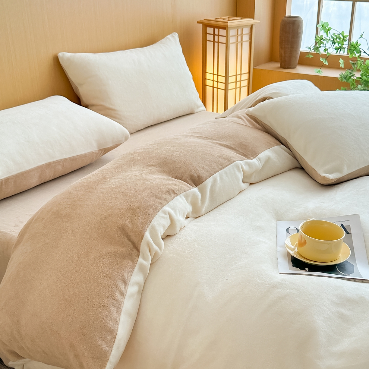 91家纺网 家纺一手货源 找家纺 小懒猪 2025新款220克A类牛奶绒纯色双拼四件套（提供买家秀） 奶白咖