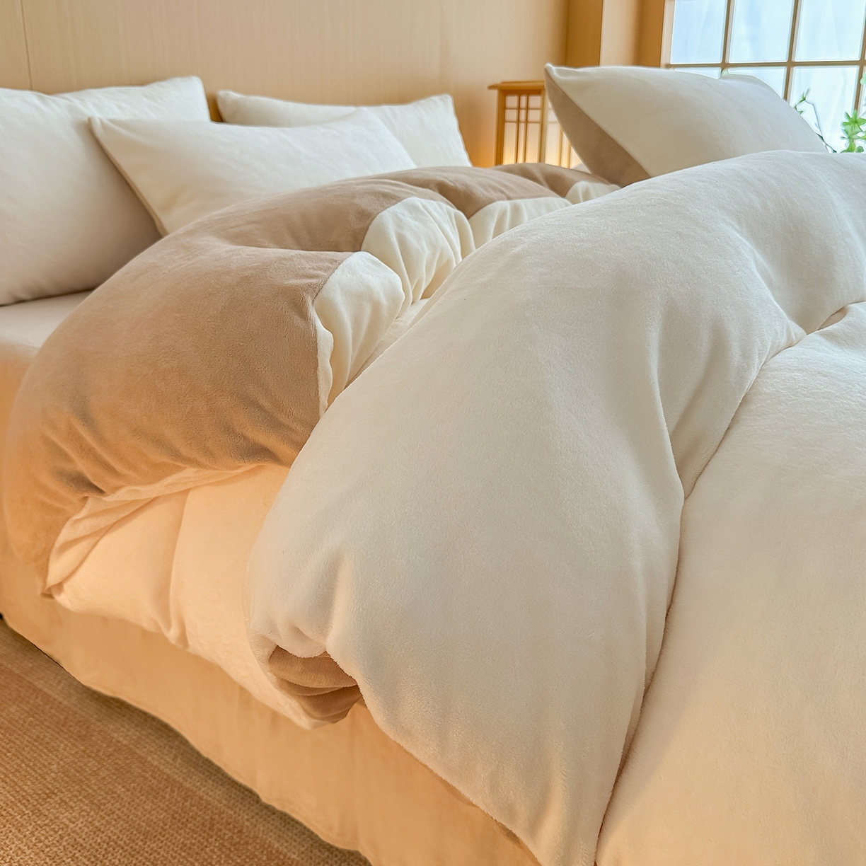 91家纺网 家纺一手货源 找家纺 小懒猪 2025新款220克A类牛奶绒纯色双拼四件套（提供买家秀） 奶白咖