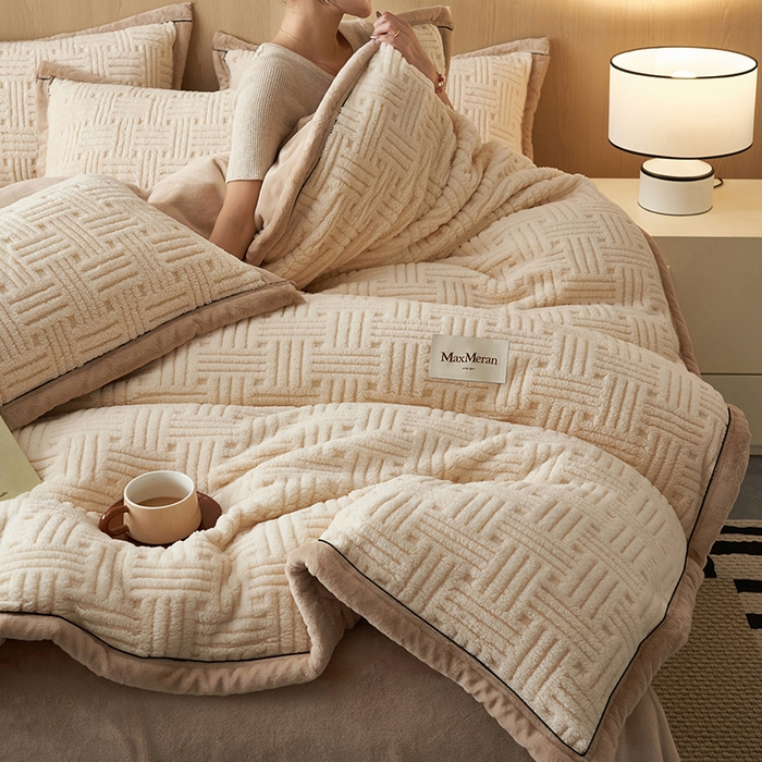 91家纺网 家纺一手货源 找家纺 晨曦家纺 2025新款230克加厚保暖塔芙绒牛奶绒四件套法兰绒 简爱-奶咖