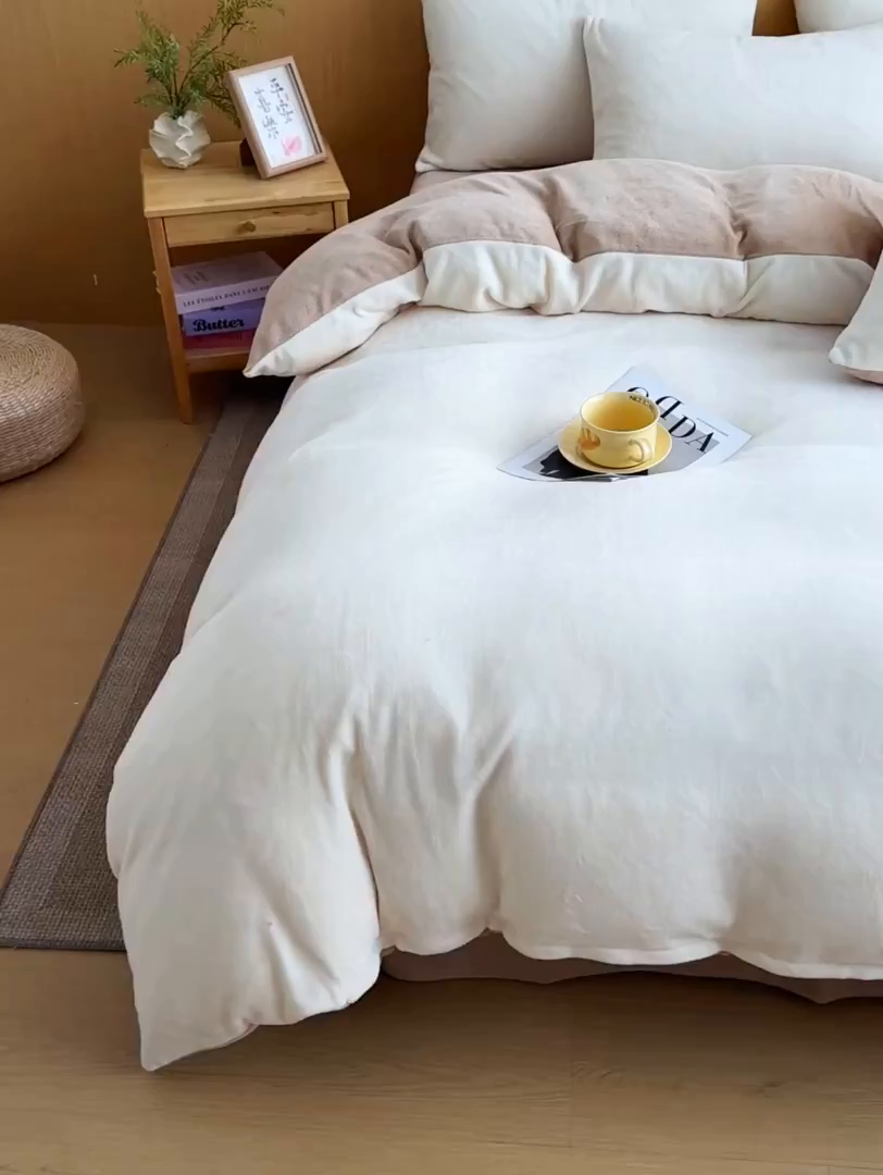 91家纺网 家纺一手货源 找家纺 小懒猪 2025新款220克A类牛奶绒纯色双拼四件套（提供买家秀） 奶白咖