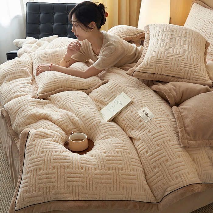 91家纺网 家纺一手货源 找家纺 晨曦家纺 2025新款230克加厚保暖塔芙绒牛奶绒四件套法兰绒 简爱-奶咖