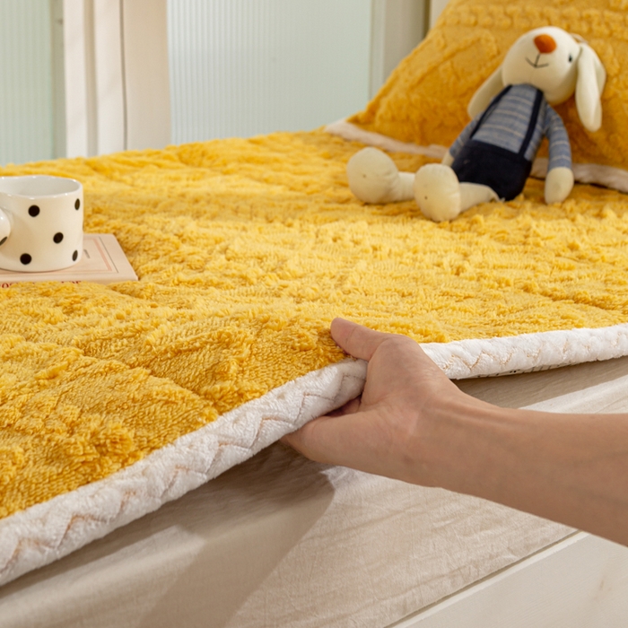 91家纺网 家纺一手货源 找家纺 暖芯优选 2025新款上下铺塔芙绒床垫 柠檬黄