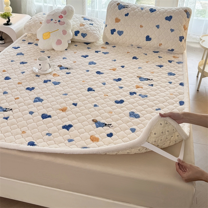 暖芯优选 2025热款外贸跨境电商热销款冬季加厚牛奶绒印花床垫床垫学生单人宿舍上下铺 爱心点点