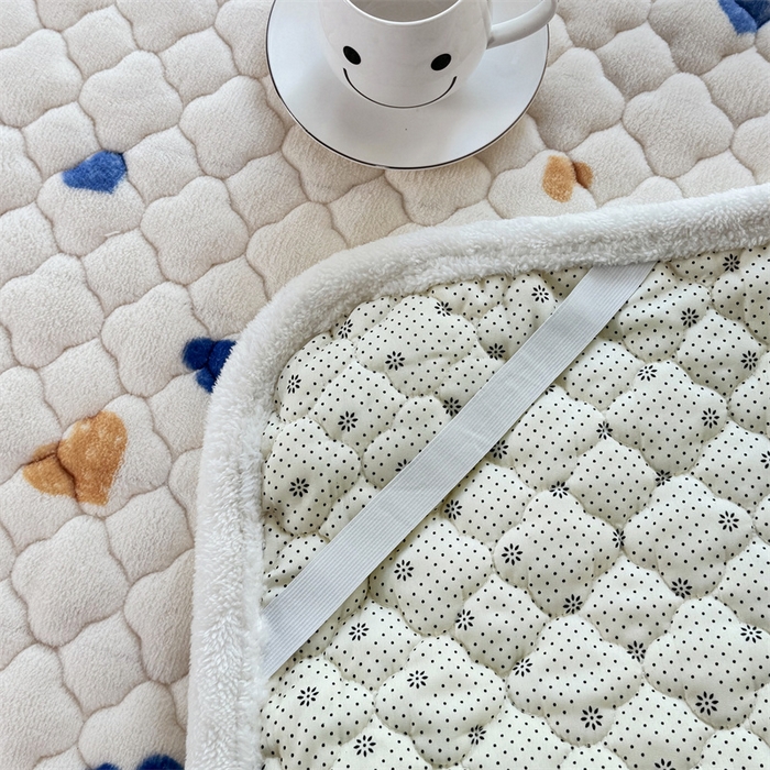 91家纺网 家纺一手货源 找家纺 暖芯优选 2025热款外贸跨境电商热销款冬季加厚牛奶绒印花床垫床垫学生单人宿舍上下铺 爱心点点