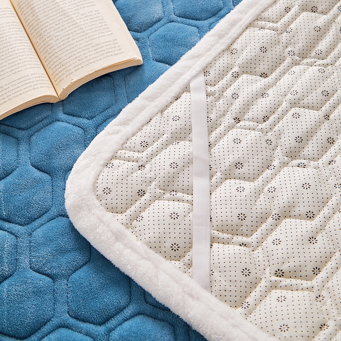 91家纺网 家纺一手货源 找家纺 （总）芙绣家纺 2025秋冬轻奢加厚高克重牛奶绒夹棉刺绣绗缝防滑床垫