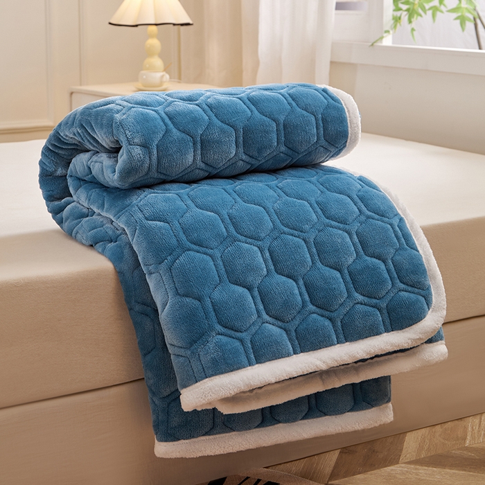 91家纺网 家纺一手货源 找家纺 （总）芙绣家纺 2025秋冬轻奢加厚高克重牛奶绒夹棉刺绣绗缝防滑床垫