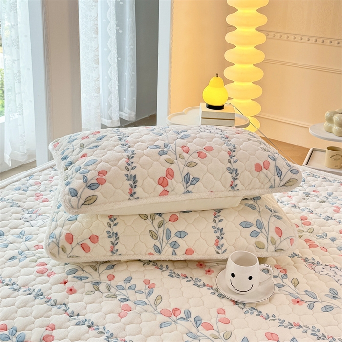 91家纺网 家纺一手货源 找家纺 暖芯优选 2025热款外贸跨境电商热销款冬季加厚牛奶绒印花床垫床垫学生单人宿舍上下铺 花间小兔