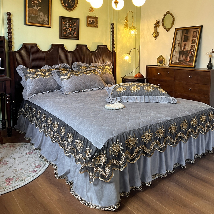 91家纺网 家纺一手货源 找家纺 网红馆（ck家纺） 2025新款高克重牛奶绒单床裙 床裙单件卡妮娜系列 卡妮娜-灰色