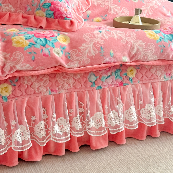 91家纺网 家纺一手货源 找家纺 棉森家纺 2025新款亲肤舒适牛奶绒床盖四件套 魅力花园